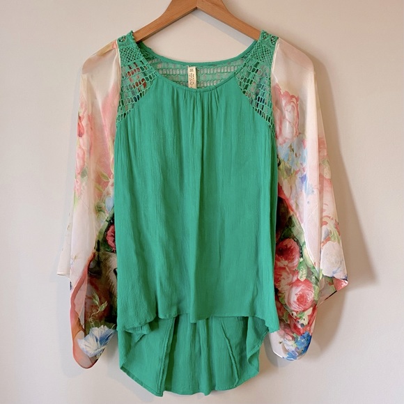 Ellemairco Tops - Ellemairco women’s boho bespoke flowy high low green floral crochet blouse - Med